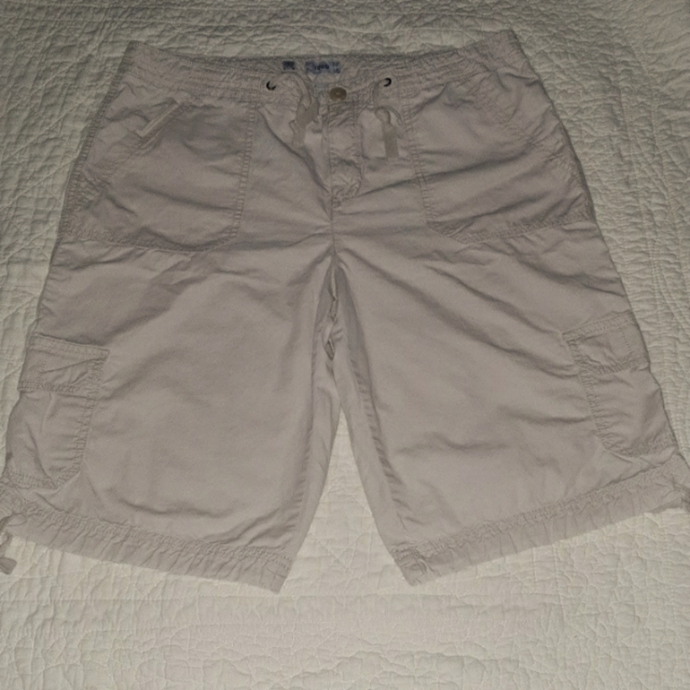 NWOT Womens Izod Khaki Shorts